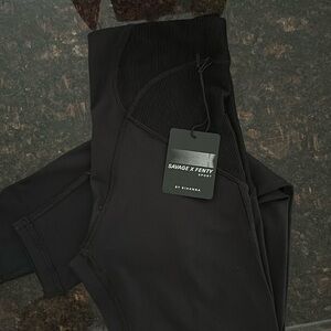Savage X Fenty workout leggings